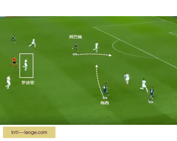 从欧冠赛场看阿尔瓦雷斯防守端价值与战术意义评估深度分析研究 从欧冠赛场看阿尔瓦雷斯防守端价值与战术意义评估深度分析研究